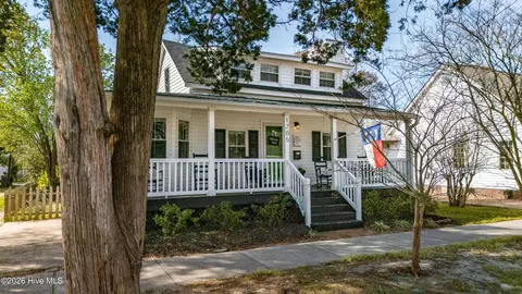 1205 Evans St, Morehead City, NC 28557
