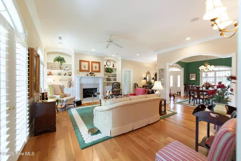 Living - 26 Strathaven Dr, Pinehurst, NC 28374 photo 2 of 2