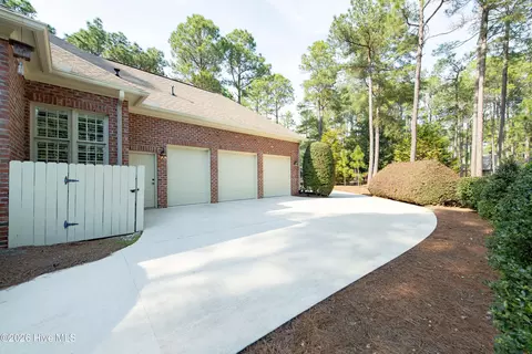 Exterior - 26 Strathaven Dr, Pinehurst, NC 28374 photo 16 of 27
