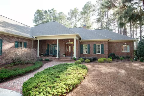 Exterior - 26 Strathaven Dr, Pinehurst, NC 28374 photo 2 of 27