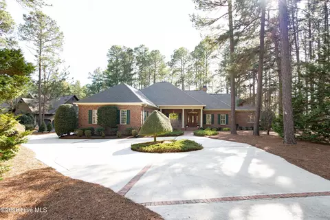 26 Strathaven Dr, Pinehurst, NC 28374