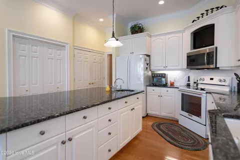Kitchen - 26 Strathaven Dr, Pinehurst, NC 28374 photo 5 of 6