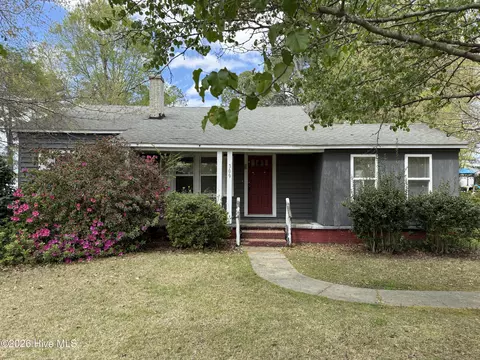 309 E Roseboro St, Roseboro, NC 28382