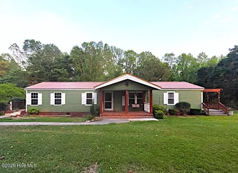 121 Plantation Dr, Warsaw, NC 28398