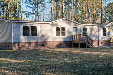 724 Gurganus Rd, Maple Hill, NC 28454