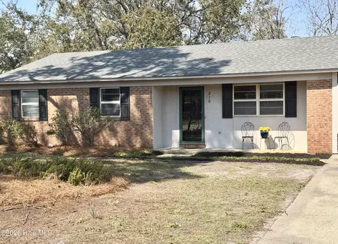 210 Cathay Rd, Wilmington, NC 28412
