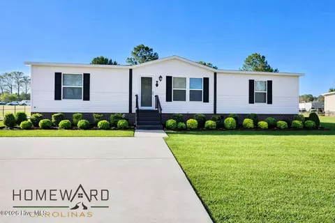 3008 Masters Dr, La Grange, NC 28551