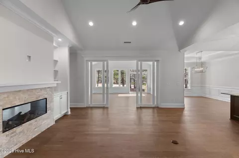 Living - 193 E Winding Way, Wallace, NC 28466 photo 2 of 6