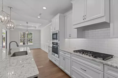 Kitchen - 193 E Winding Way, Wallace, NC 28466 photo 3 of 5