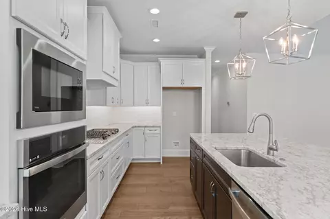 Kitchen - 193 E Winding Way, Wallace, NC 28466 photo 2 of 5