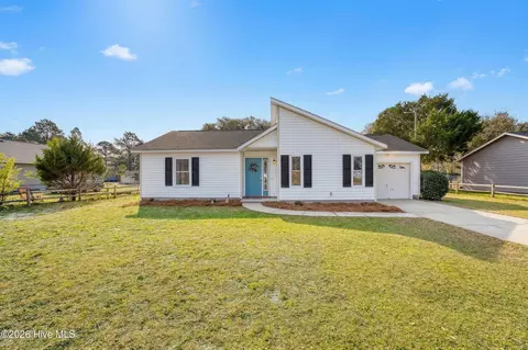 214 W Volant St, Hubert, NC 28539