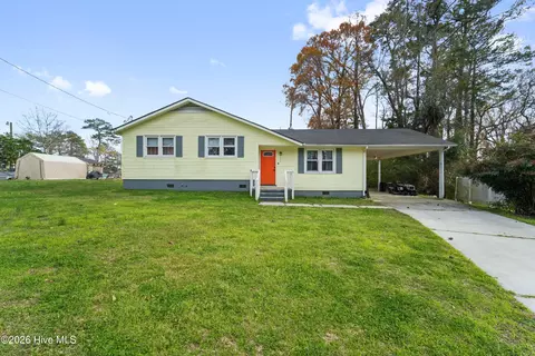 309 Woodhaven Dr, Jacksonville, NC 28540