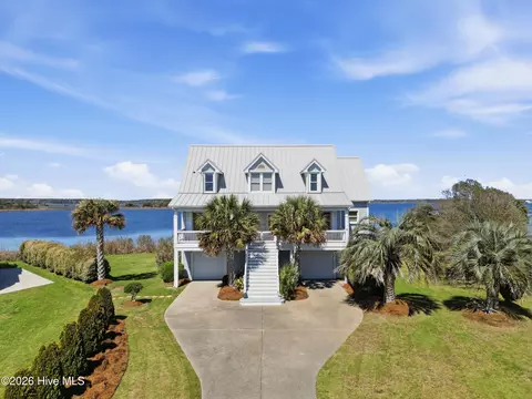 5 Osprey Cir, North Topsail Beach, NC 28460