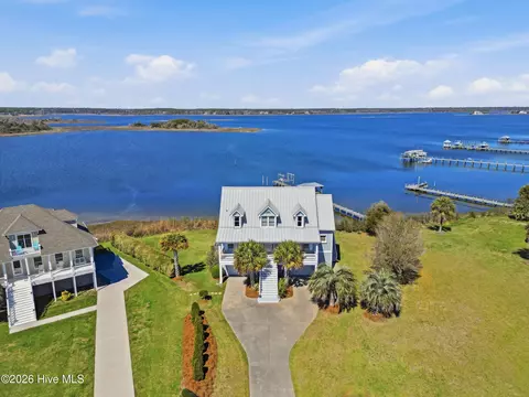 5 Osprey Cir, North Topsail Beach, NC 28460