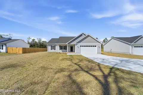 1992 Catherine Lake Rd, Richlands, NC 28574