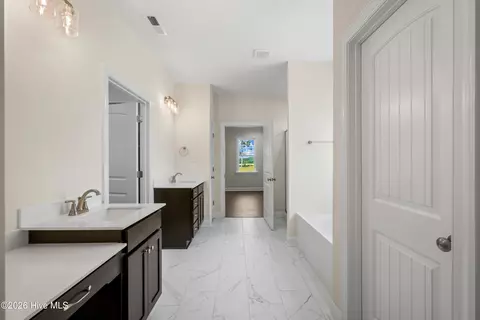 Entry Way - 117 N Rabbit Run Dr, Smithfield, NC 27577 photo 3 of 4