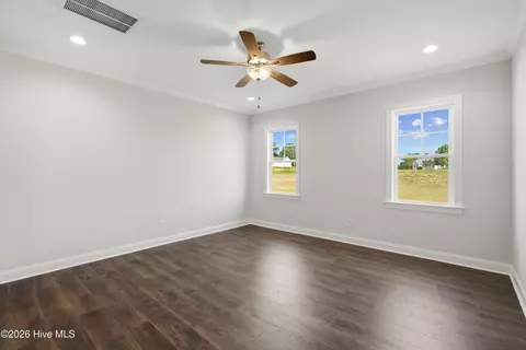 Bedroom - 205 N Rabbit Run Dr, Smithfield, NC 27577 photo 5 of 6