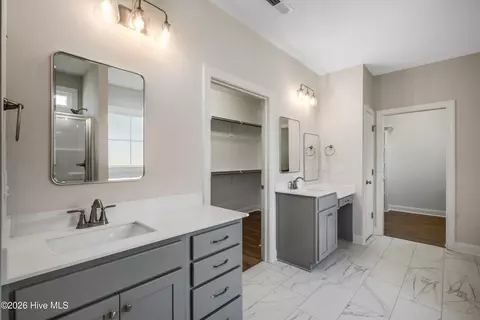 Bath - 205 N Rabbit Run Dr, Smithfield, NC 27577 photo 2 of 3