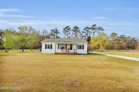 2457 White Oak River Rd, Maysville, NC 28555