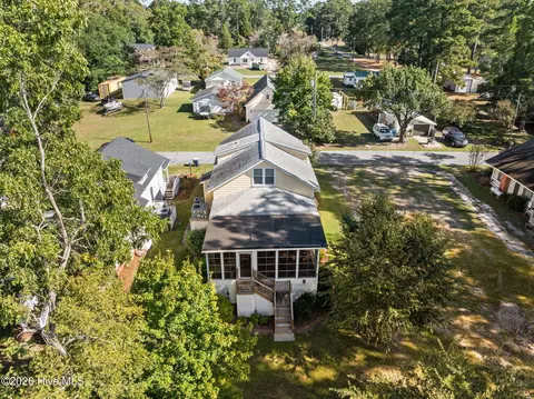 Exterior - 1039 Bayview Rd, Bath, NC 27808 photo 5 of 12