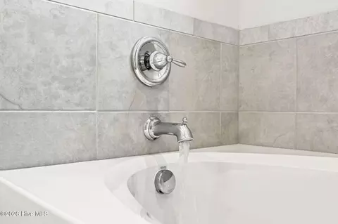Bath - 960 Rialto Ln, Ayden, NC 28513 photo 5 of 6