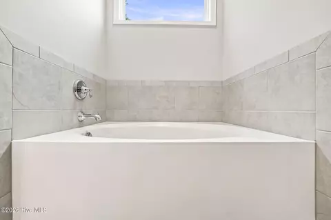 Bath - 960 Rialto Ln, Ayden, NC 28513 photo 4 of 6