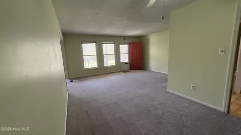 Living - 32 Arrowhead Dr, Hubert, NC 28539 photo 2 of 2