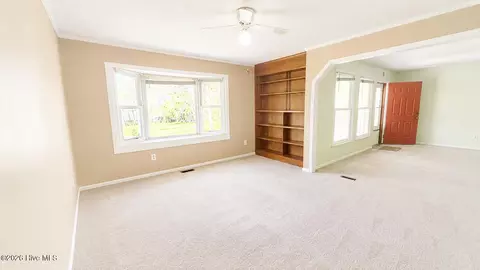 Living - 32 Arrowhead Dr, Hubert, NC 28539 photo 1 of 1
