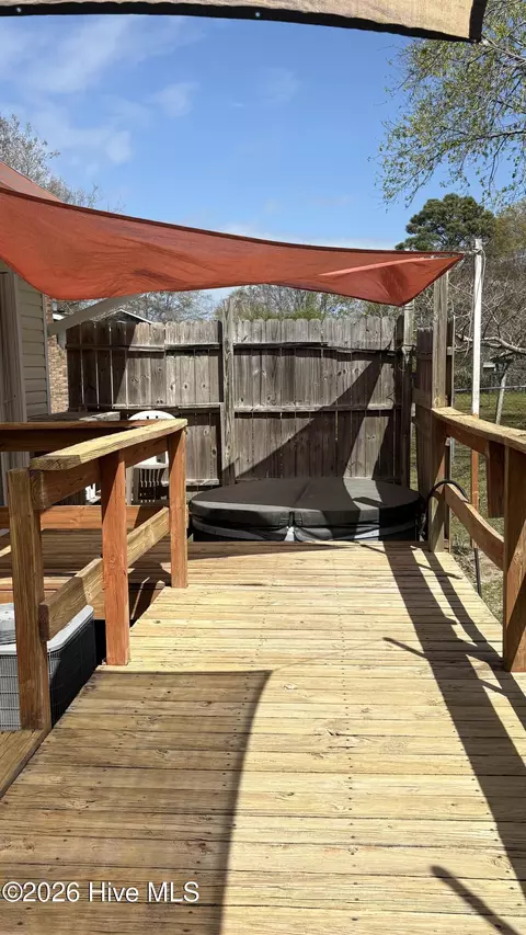 Exterior - 32 Arrowhead Dr, Hubert, NC 28539 photo 2 of 5