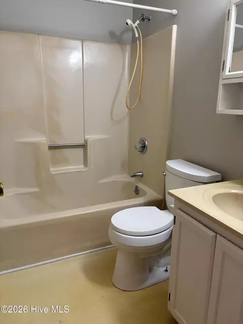 Bath - 32 Arrowhead Dr, Hubert, NC 28539 photo 1 of 2