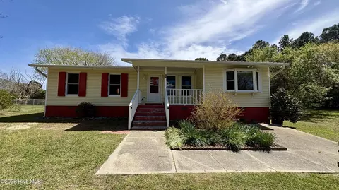 32 Arrowhead Dr, Hubert, NC 28539