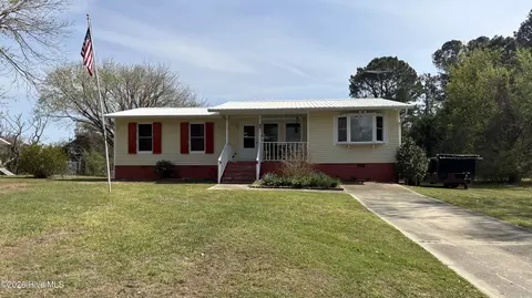 32 Arrowhead Dr, Hubert, NC 28539