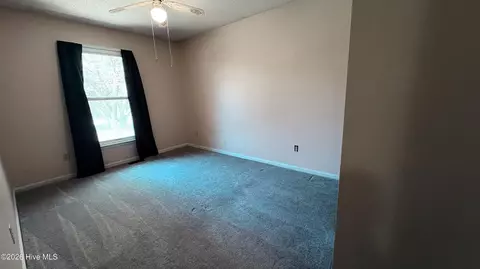 Bedroom - 32 Arrowhead Dr, Hubert, NC 28539 photo 3 of 3