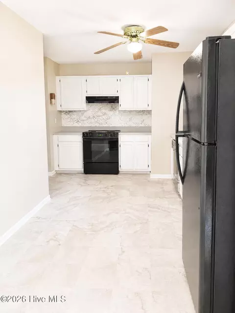 Kitchen - 32 Arrowhead Dr, Hubert, NC 28539 photo 1 of 1