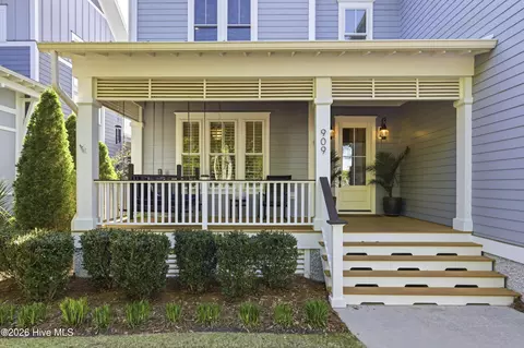 909 Mound Battery Rd, Wilmington, NC 28403