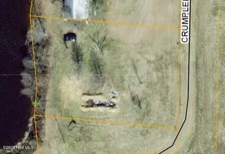 6 Crumpler Lake Ln, Clinton, NC 28328