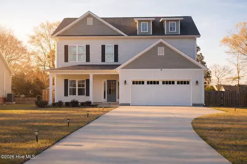 1616 Chadwick Shores Dr, Sneads Ferry, NC 28460