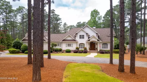 370 Lake Dornoch Dr, Pinehurst, NC 28374