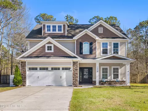 122 Navy Blue Dr, Jacksonville, NC 28540