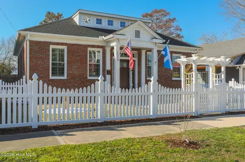 121 W Market St, Hertford, NC 27944