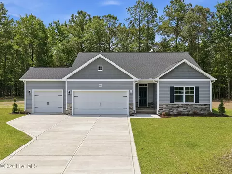 3003 Tucker Hill Dr, Grimesland, NC 27837