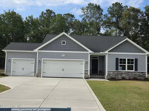 3003 Tucker Hill Dr, Grimesland, NC 27837