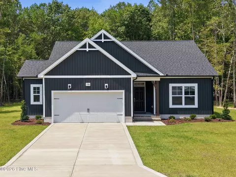 2986 Tucker Hill Dr, Grimesland, NC 27837