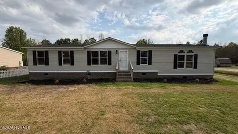 653 Old Snow Hill Rd, Ayden, NC 28513