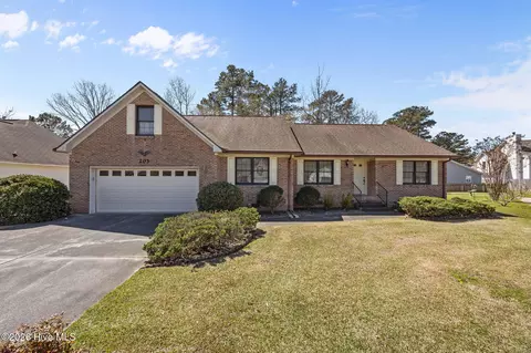 203 Mahaffey Ct, New Bern, NC 28560