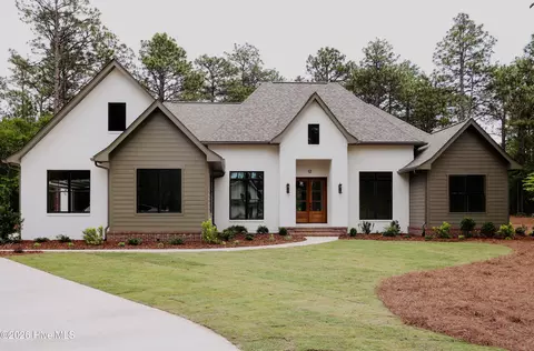 12 Eastman Pl, Pinehurst, NC 28374