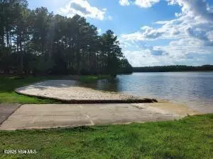 35 E Lake Rd, Wagram, NC 28396 photo 3