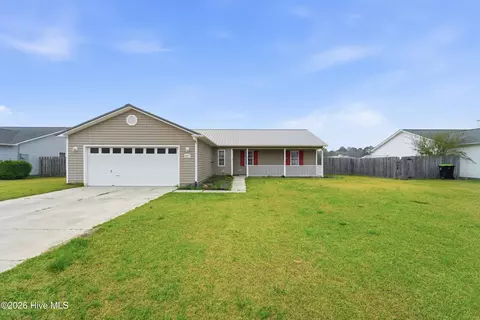 307 Kenilworth Pl, Hubert, NC 28539
