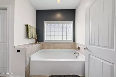 Bath - 3013 Sharpnose St, New Bern, NC 28562 photo 3 of 5