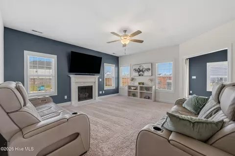 Living - 3013 Sharpnose St, New Bern, NC 28562 photo 1 of 2
